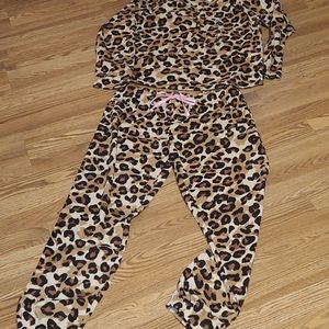 New PJ Couture Leopard 🐆 pajamas sizes L,XL